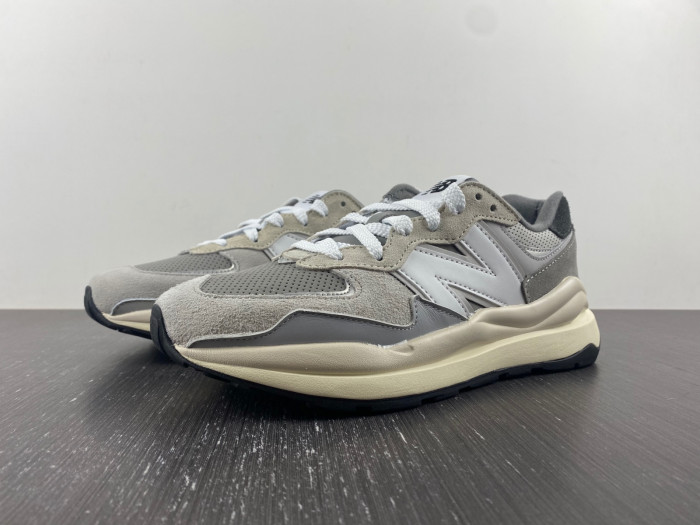 New Balance M5740TA