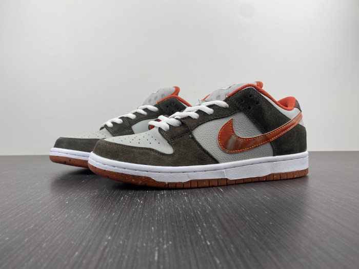 Crushed D.C. x Nike SB Dunk Low DH7782-001