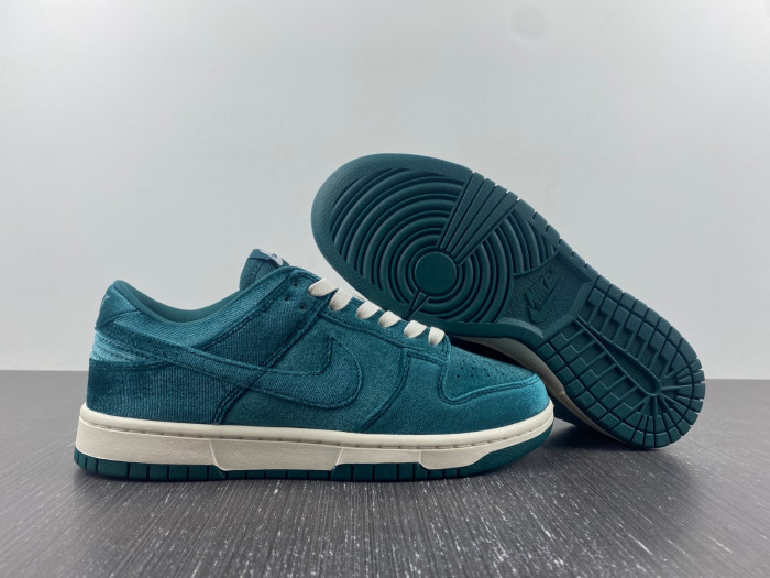 Nike Dunk Low Green Velvet - DZ5224-300