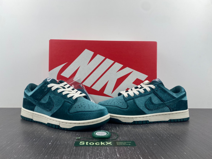 Nike Dunk Low Green Velvet - DZ5224-300