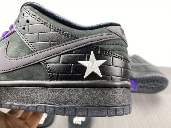 Familia x Nike SB Dunk Low 