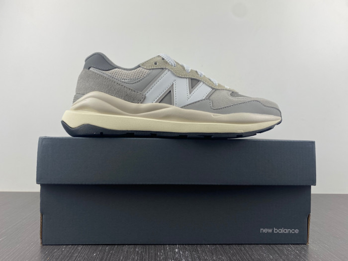 New Balance M5740TA
