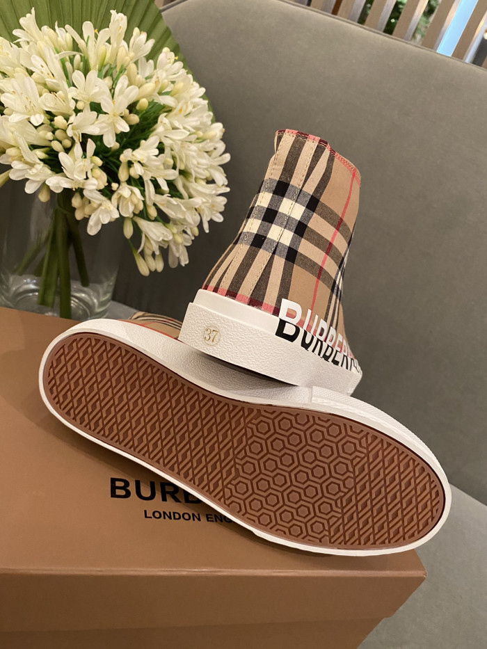 BUBERRY SNEAKER