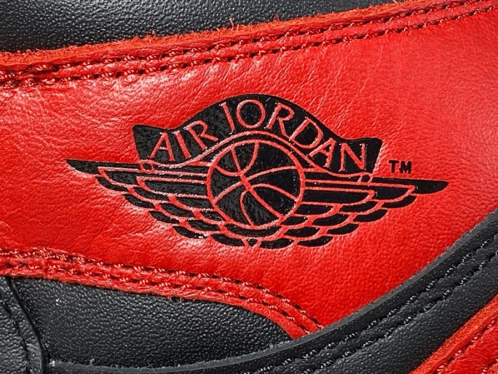 Air Jordan 1 Retro High OG “Banned” 555088-001