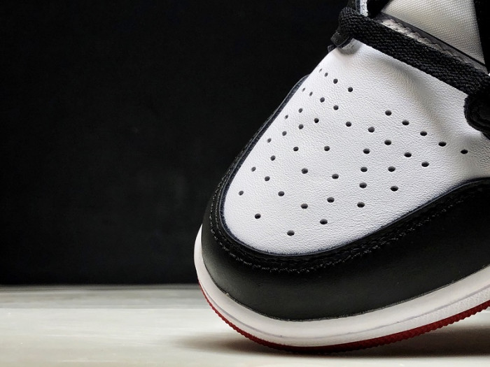 Air Jordan 1 Retro Black Toe 555088-125