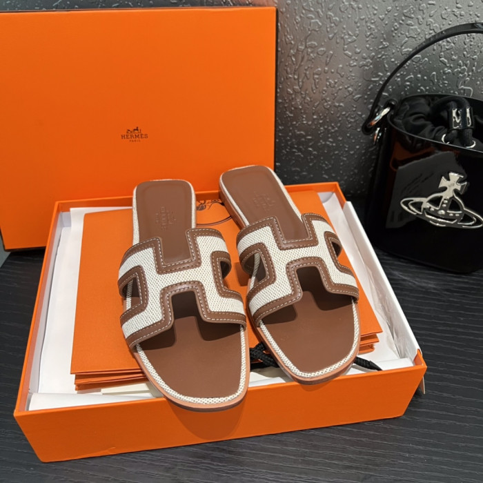 H**me5 SANDALS