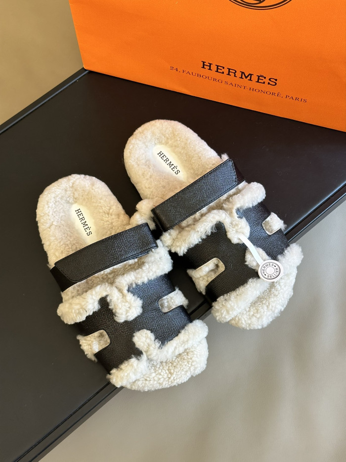 H**me5 SANDALS