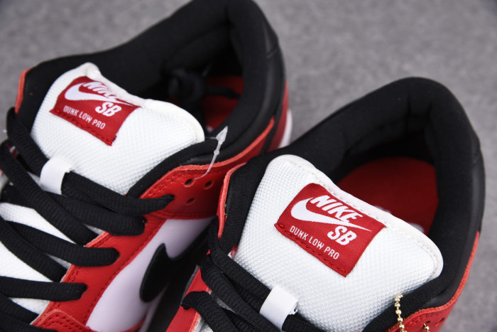 Nike SB Dunk Low "Chicago" BQ6817-600