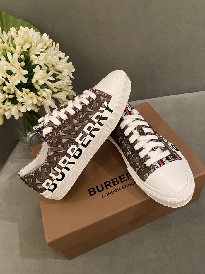 BUBERRY SNEAKER