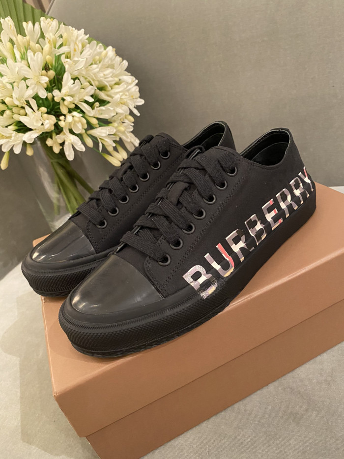 BUBERRY SNEAKER