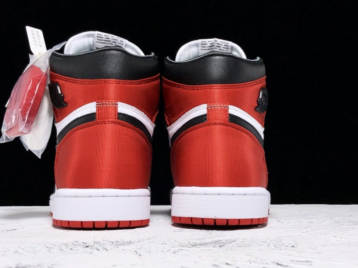 Air Jordan 1 Retro High “Satin Black Toe” CD0461-016