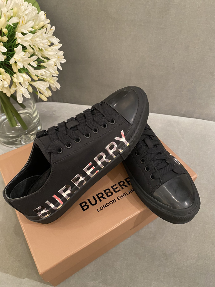 BUBERRY SNEAKER