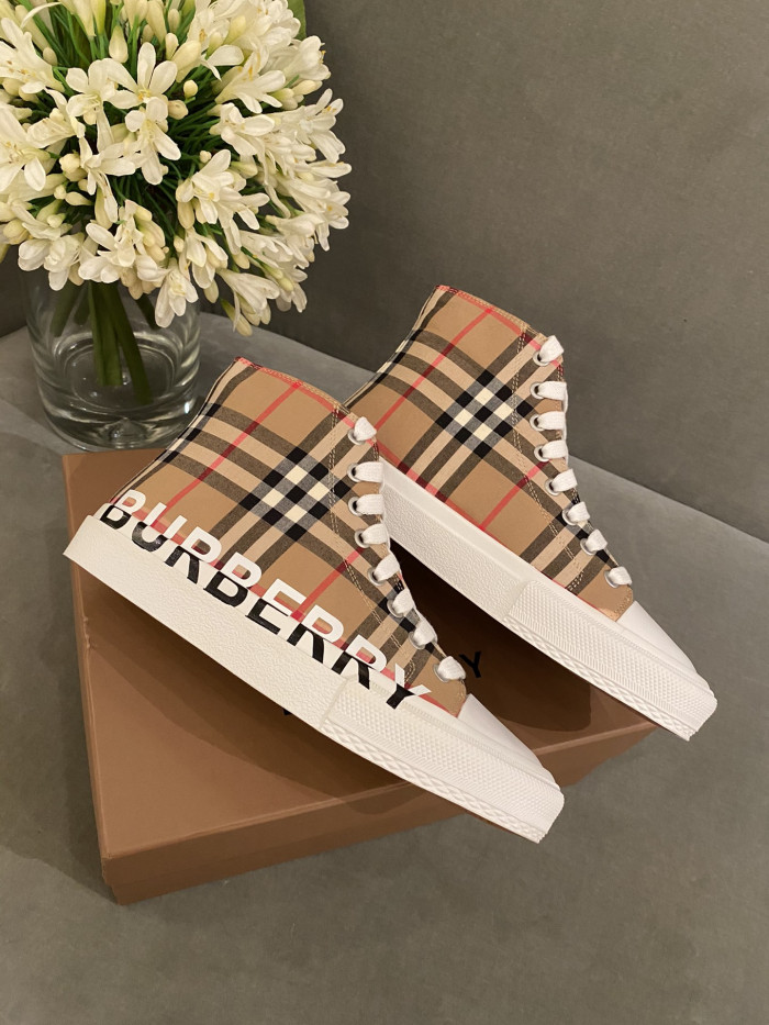 BUBERRY SNEAKER