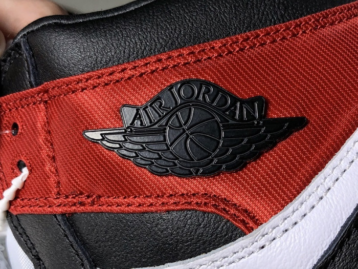 Air Jordan 1 Retro High “Satin Black Toe” CD0461-016