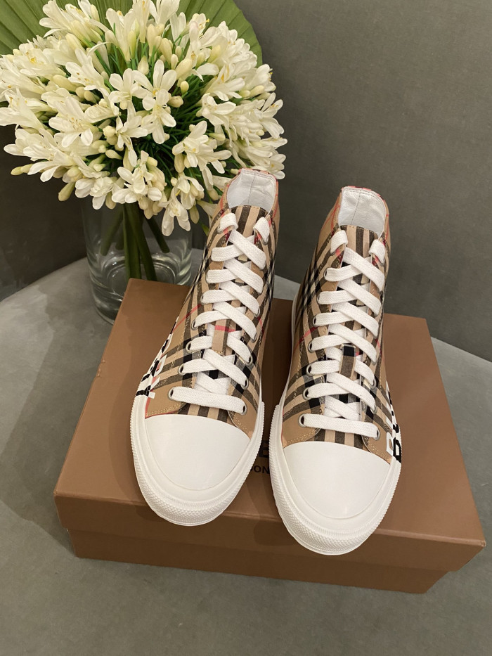 BUBERRY SNEAKER