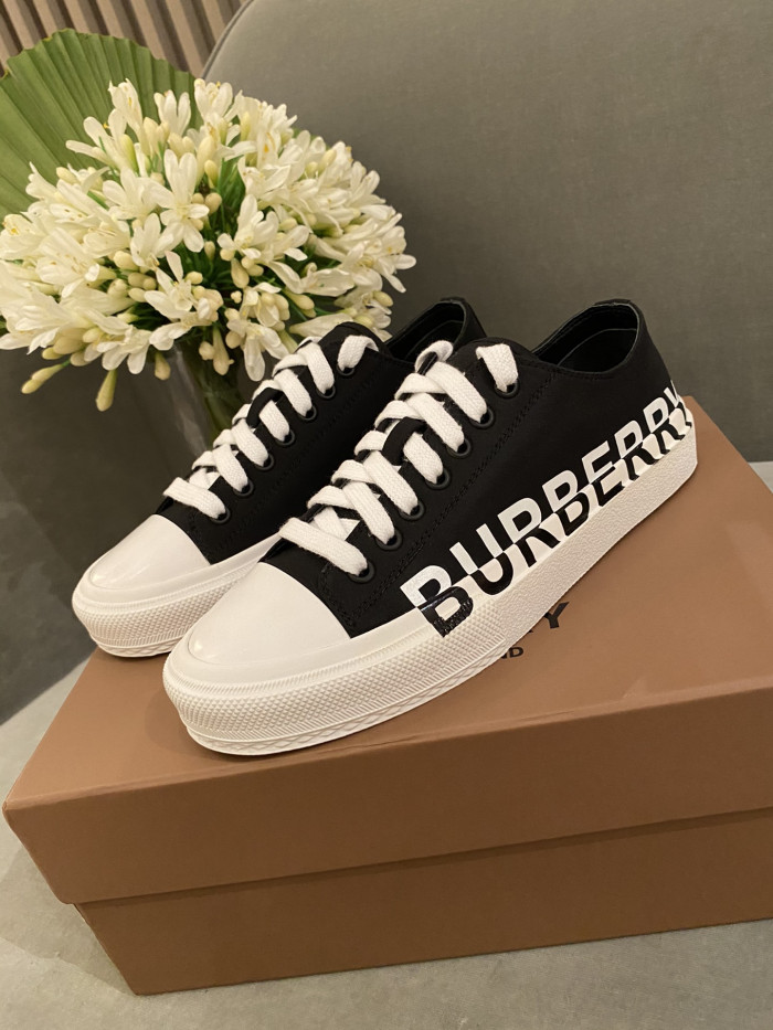 BUBERRY SNEAKER
