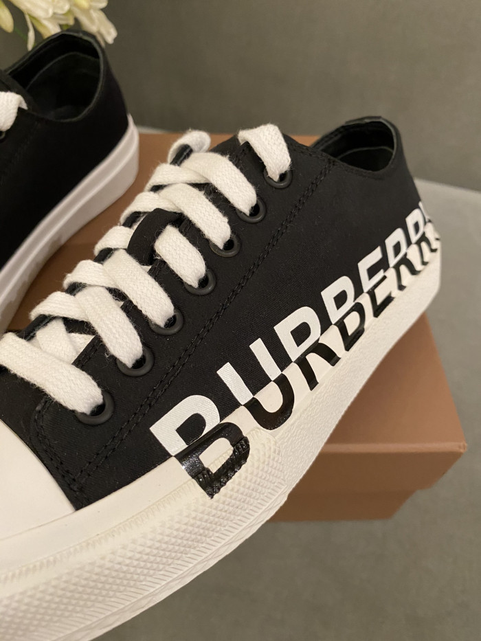 BUBERRY SNEAKER