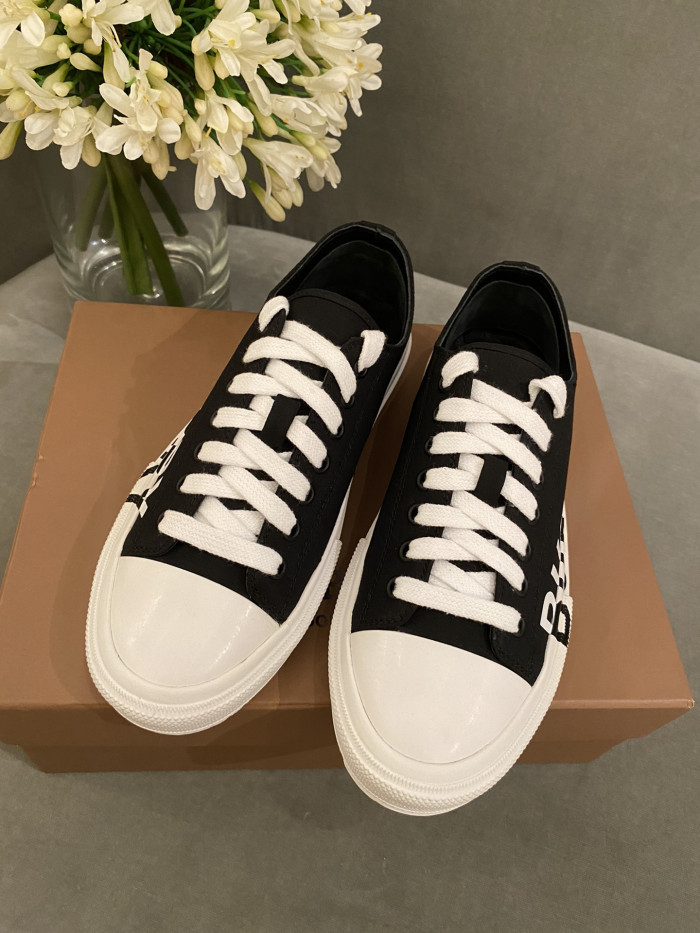 BUBERRY SNEAKER