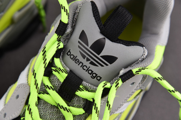 BLCG SNEAKER TRIPLE.S.