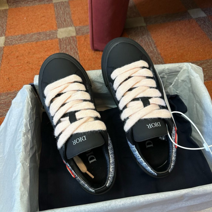 DIO* KAWS B33 SNEAKER