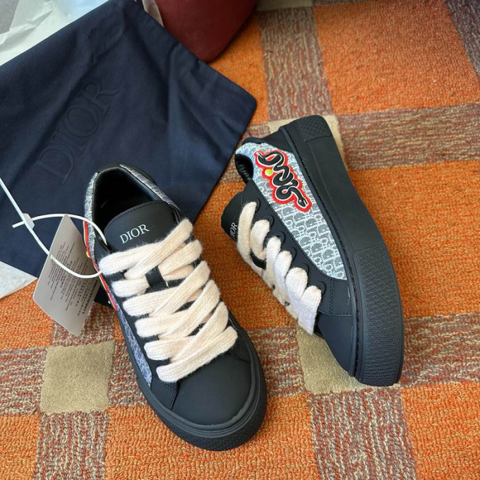 DIO* KAWS B33 SNEAKER