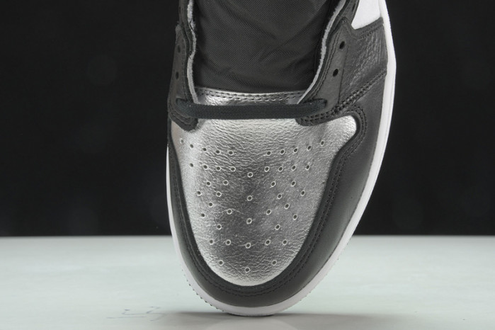 Air Jordan 1 Retro High OG Silver Toe CD0461-001