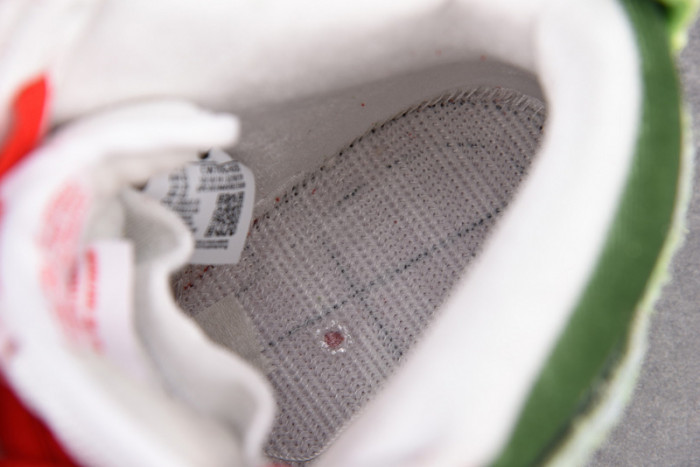 NIKE SB DUNK HIGH STRAWBERRY COUGH CW7093-600