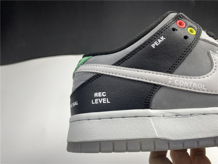 Nike sb dunk “VX1000 Comcorder” CV1659 001