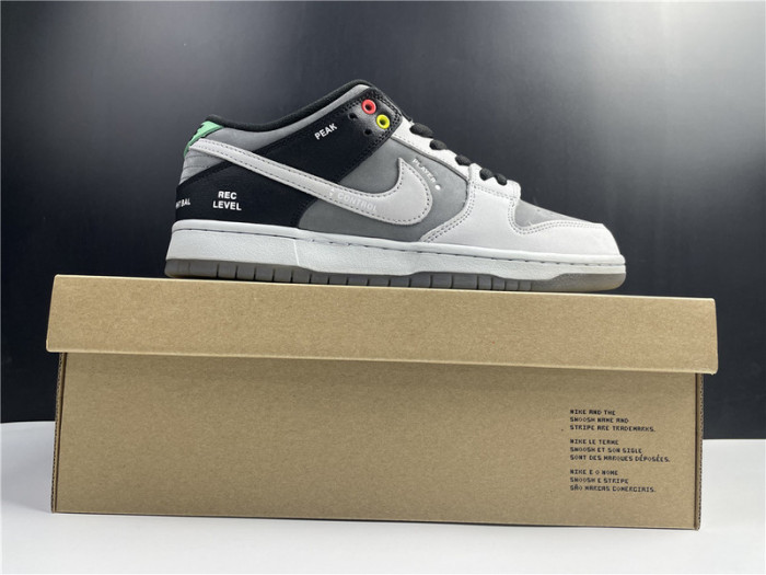Nike sb dunk “VX1000 Comcorder” CV1659 001