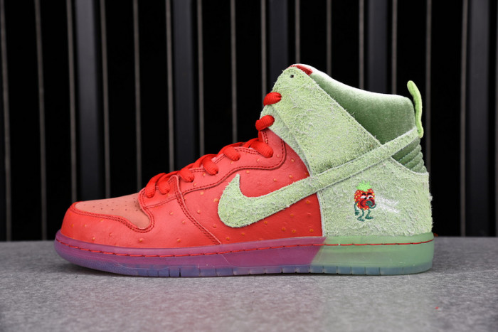 NIKE SB DUNK HIGH STRAWBERRY COUGH CW7093-600