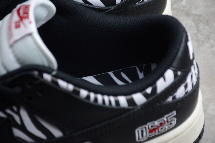 Quartersnacks x Nike SB Dunk Low Zebra DM3510-001