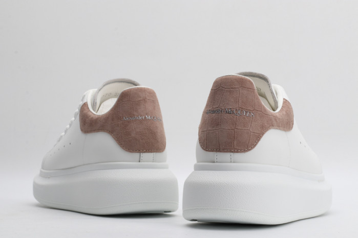 A1exa*der Mcqv*en OVERSIZED