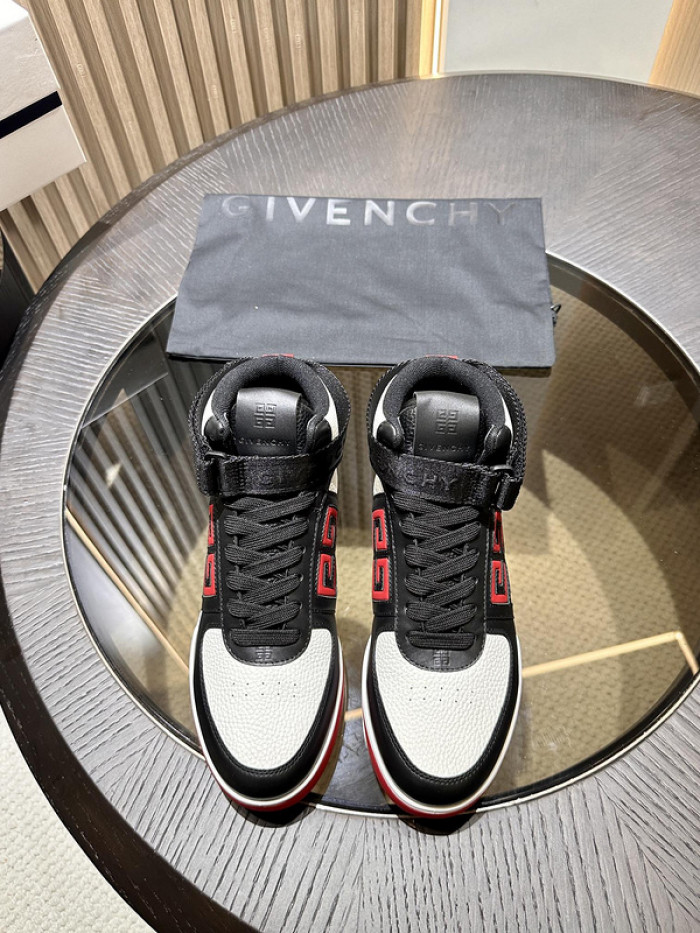 GIVENCHY SNEAKER