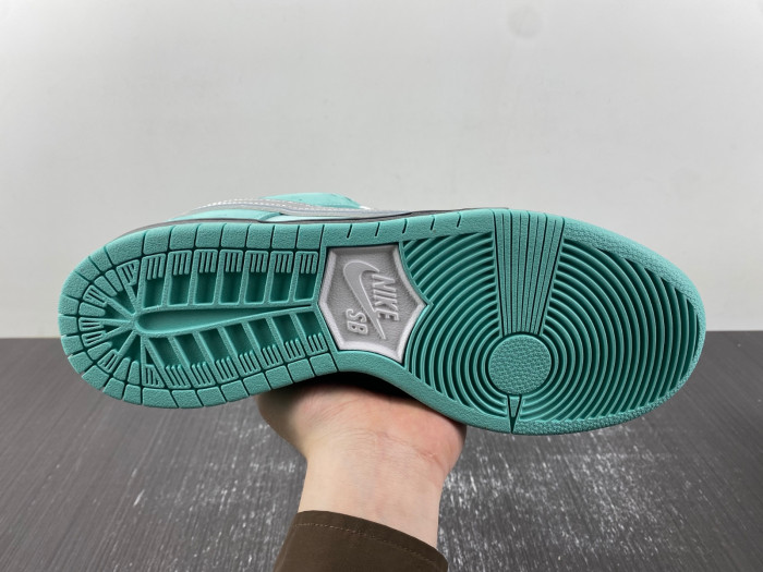 CONCEPTS X T*f*ny CO. X NIKE SB DUNK LOW BV1310-402