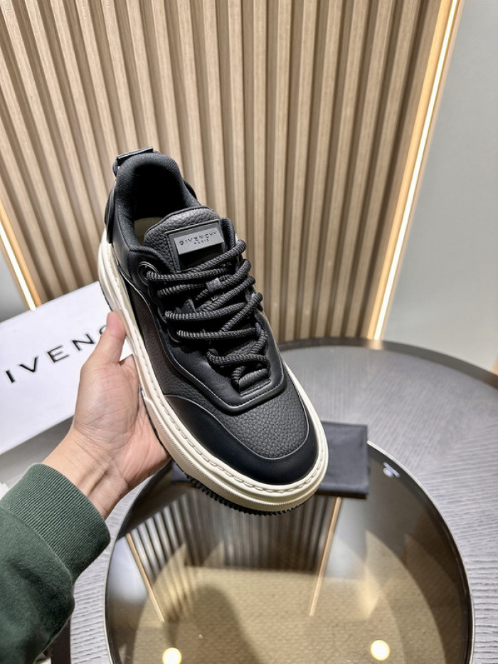 GIVENCHY SNEAKER