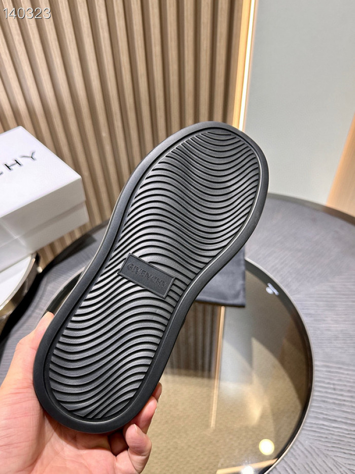 GIVENCHY SNEAKER