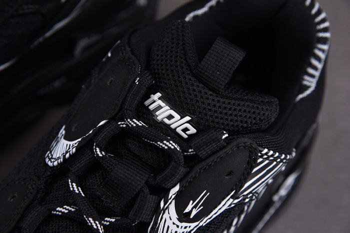 BLCG SNEAKER TRIPLE.S.