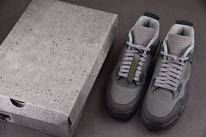 Air Jordan 4 SE“Smoke Grey” FQ7928-001
