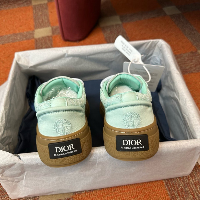 DIO* KAWS B33 SNEAKER