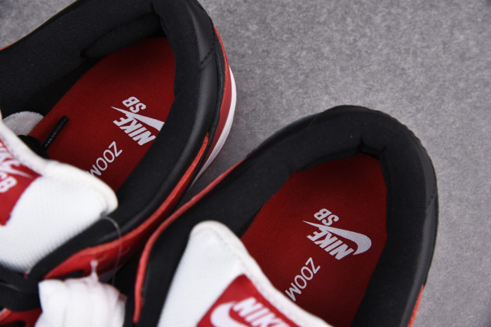 Nike SB Dunk Low "Chicago" BQ6817-600