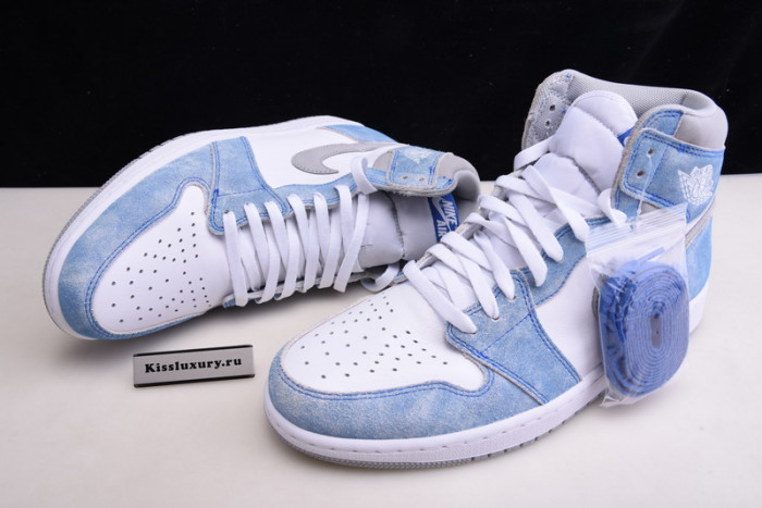 Air Jordan 1 Retro High OG "Hyper Royal" 555088-402