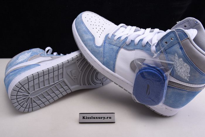 Air Jordan 1 Retro High OG "Hyper Royal" 555088-402