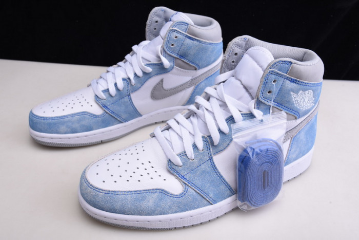 Air Jordan 1 Retro High OG "Hyper Royal" 555088-402