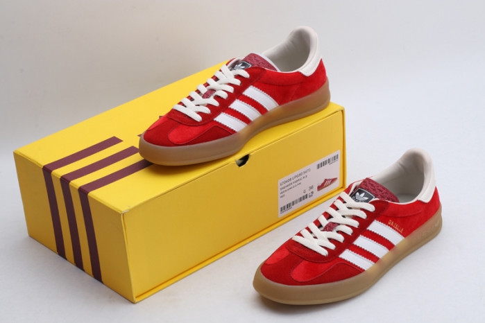 Gv*c* X ADIDA* SNEAKER