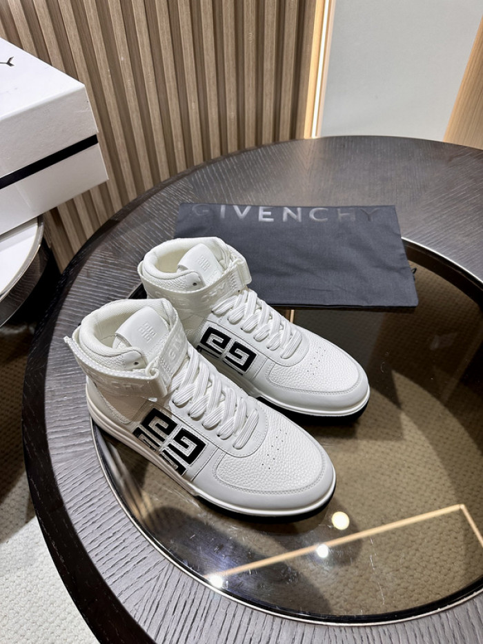 GIVENCHY SNEAKER