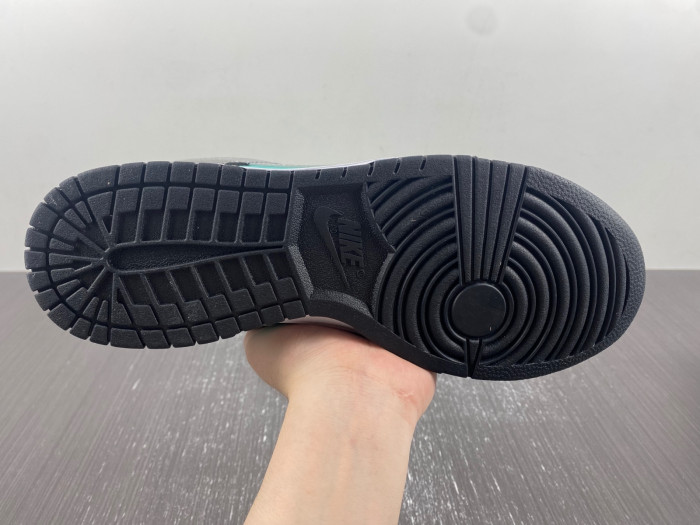 Nike SB Dunk Low Pro x D1am0nd S*pply Co. T*f*ny 304292-402