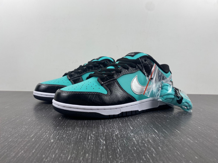 Nike SB Dunk Low Pro x D1am0nd S*pply Co. T*f*ny 304292-402