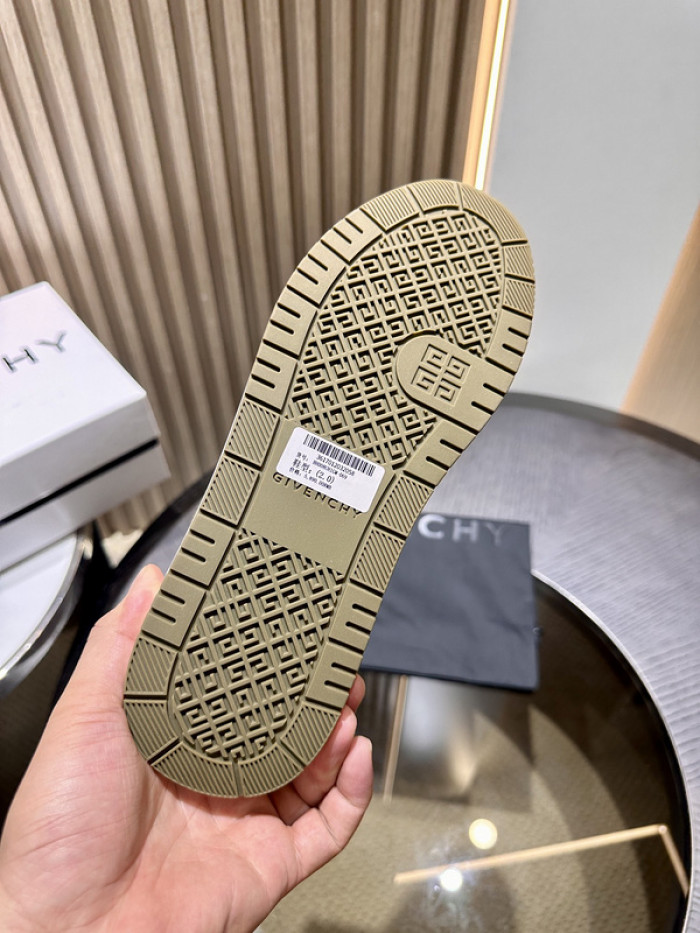 GIVENCHY SNEAKER