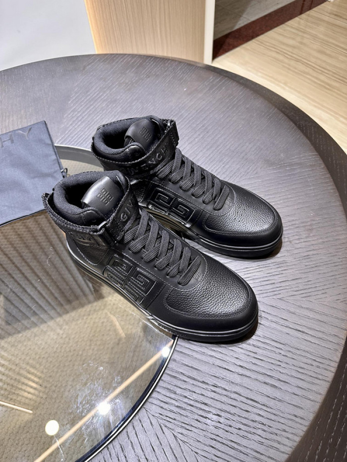 GIVENCHY SNEAKER