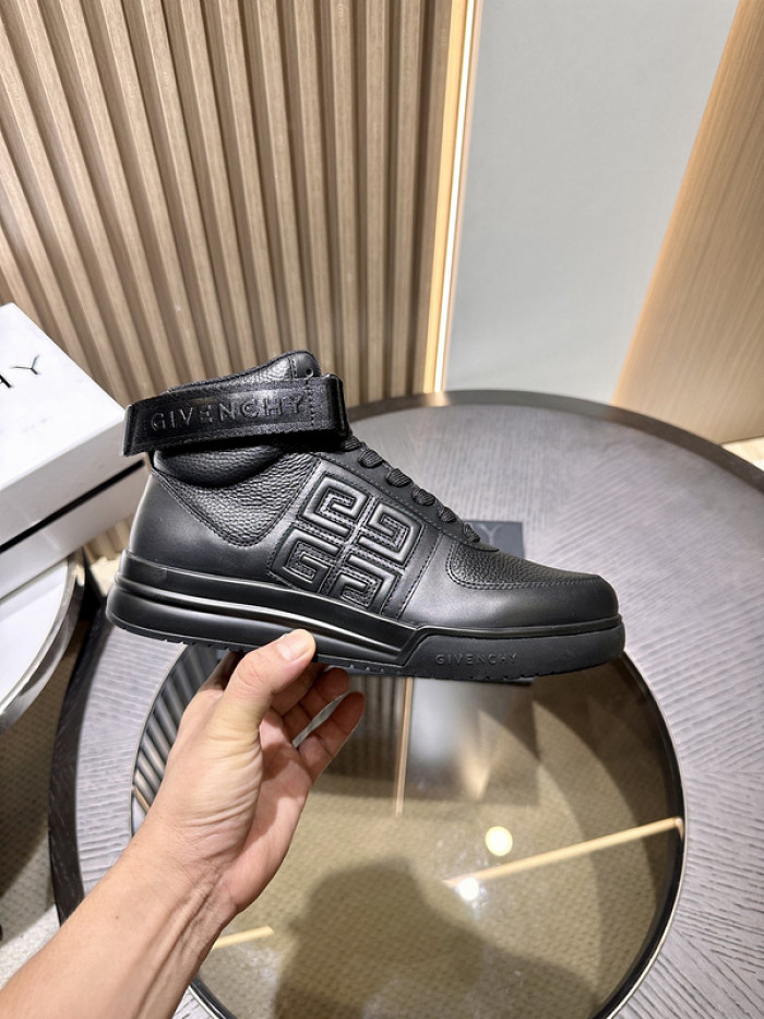GIVENCHY SNEAKER